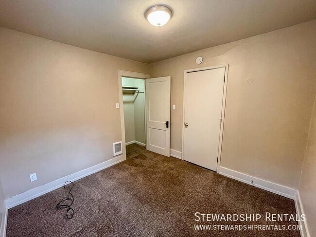 Building Photo - 1697 Orchard St