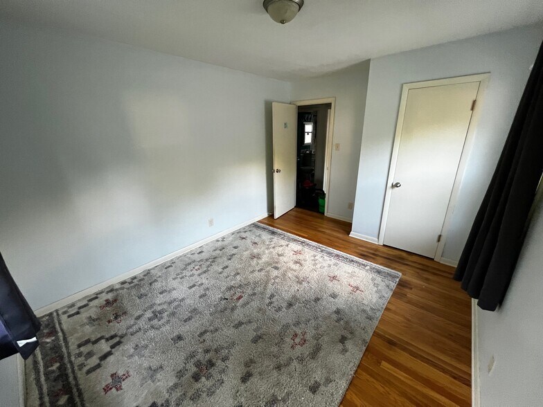 Building Photo - 2108 Oaklawn Ave