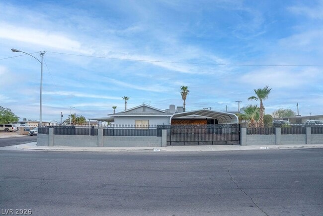 Building Photo - 5185 E Sun Valley Dr