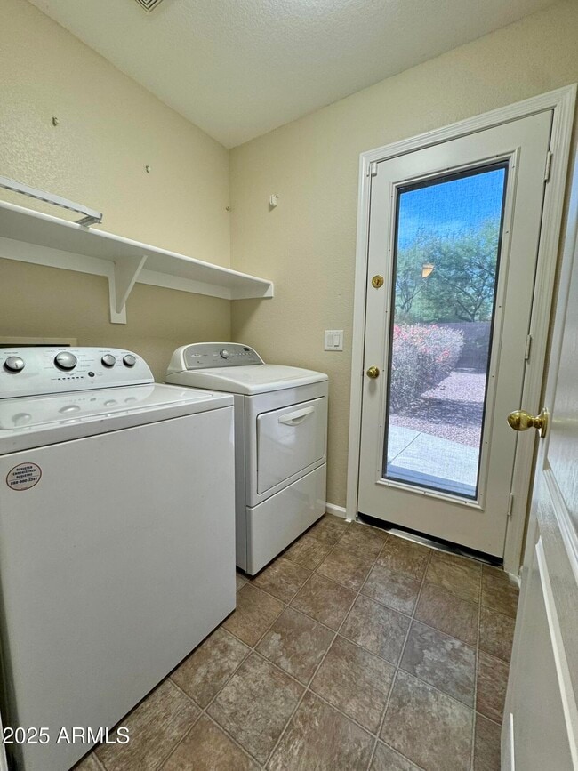 Building Photo - 2344 W White Feather Ln