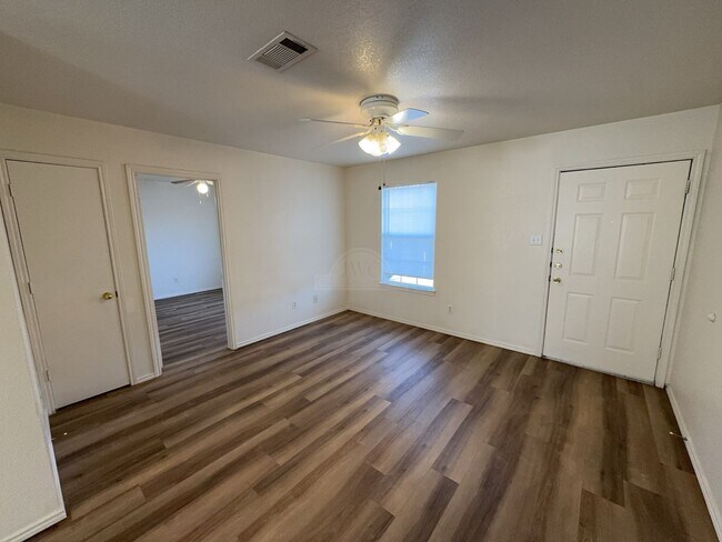 Building Photo - 1709 Spring Rose Cir
