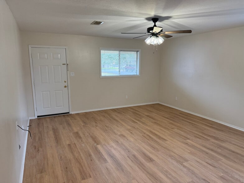 Building Photo - 2023 Pine St