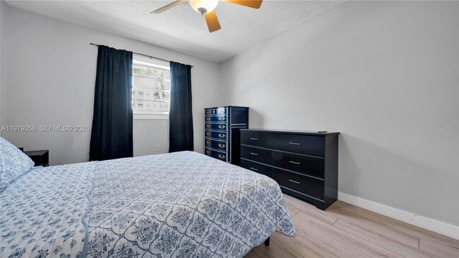 Building Photo - 415 NE 2nd St