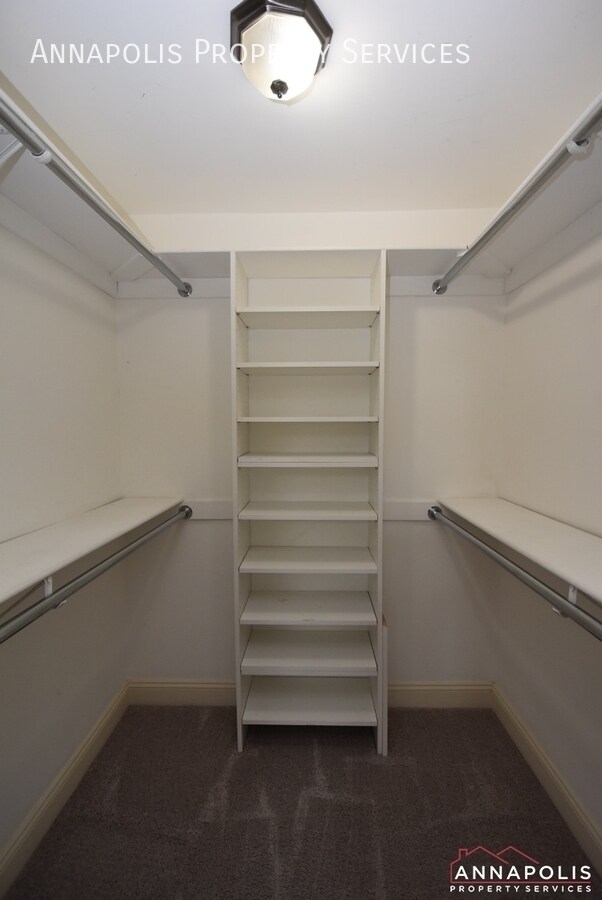 Building Photo - 906 Windwhisper Ln