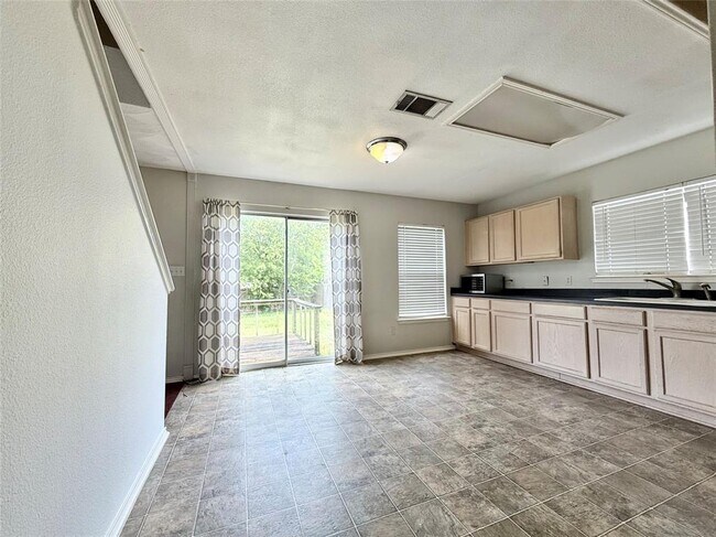 Building Photo - 2734 High Point Dr