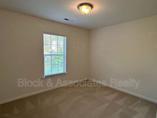 Building Photo - 5147 Fiddlers Run Dr
