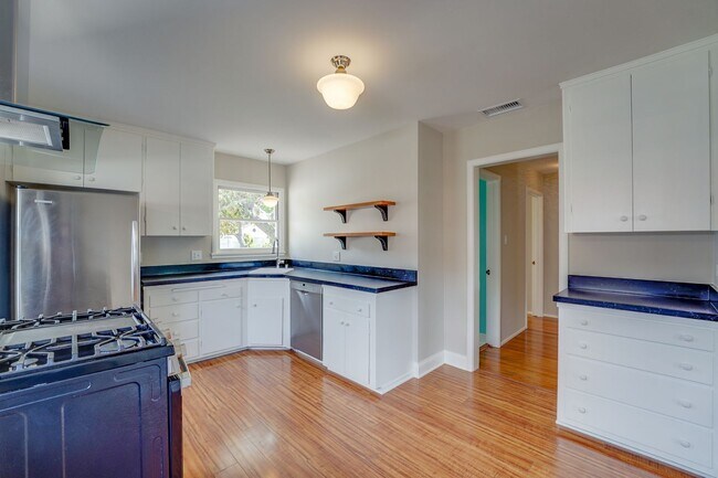 Building Photo - Cute-as-a-Button Coronado "Palmer" Home in a Fabulous School-Side Location – Coronado Village