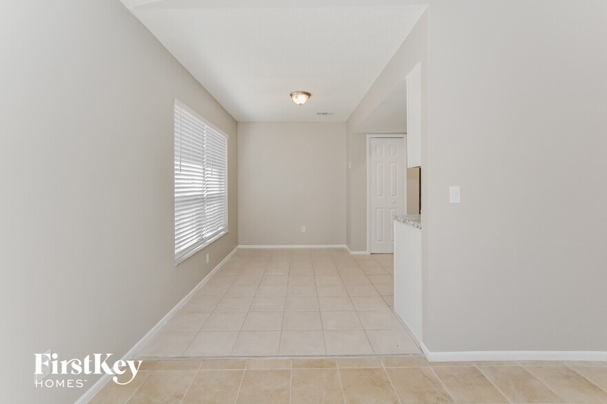 Building Photo - 2005 N Parkton Dr