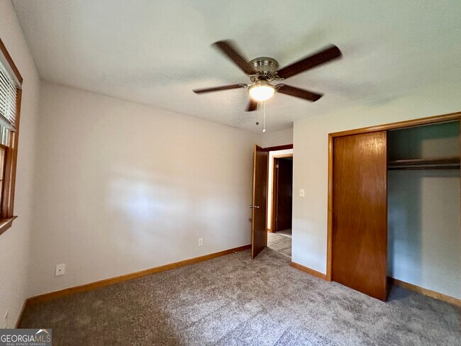 Building Photo - 5506 Woodland Dr