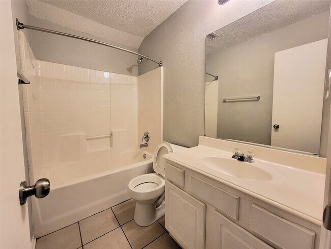 Building Photo - 829 Beaver Creek Dr