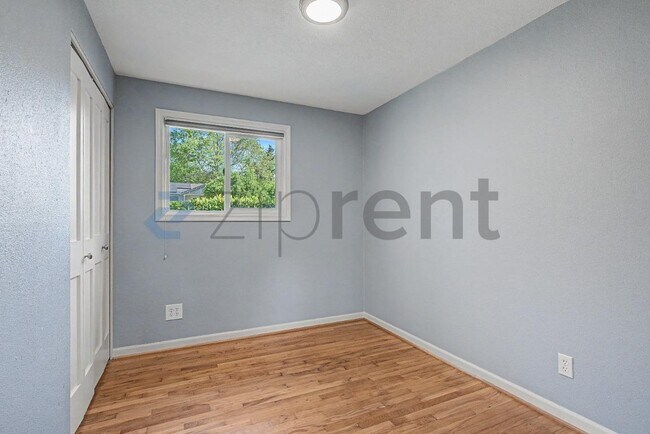 Building Photo - Unit