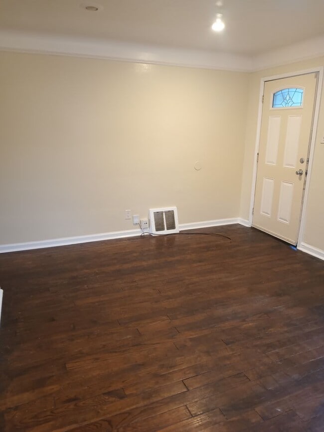 Building Photo - 2 Bedroom Section 8 Home for Lease