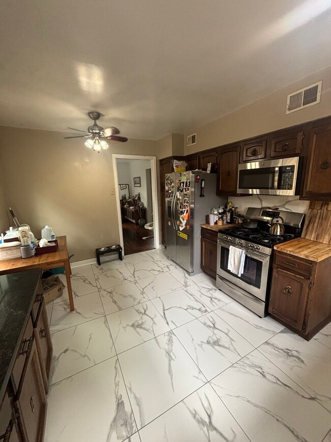 Building Photo - 290 Elm Park Ave