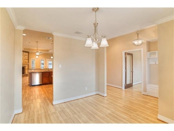 Building Photo - 2118 Yturria Dr