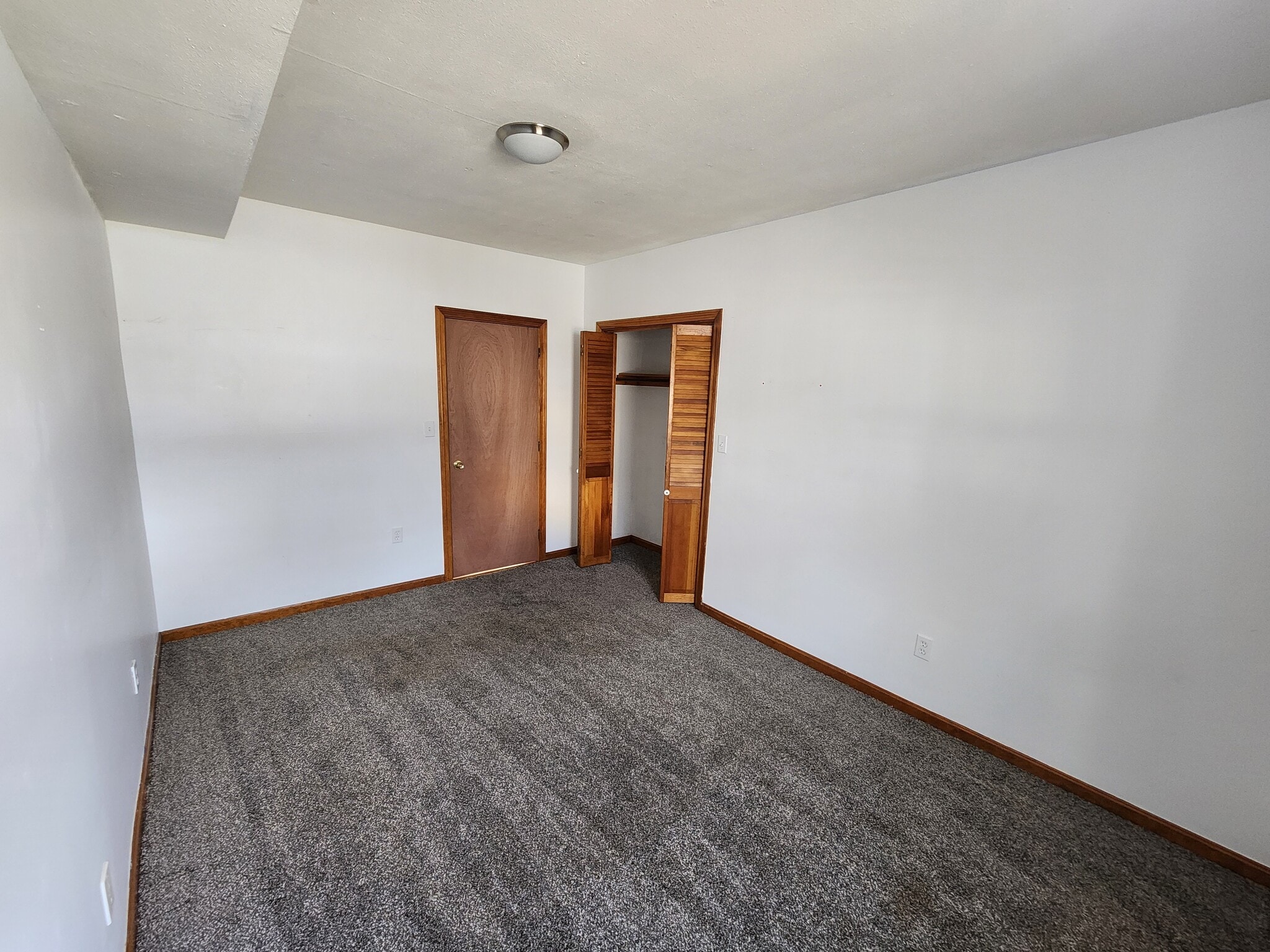 Building Photo - 31 Elm St