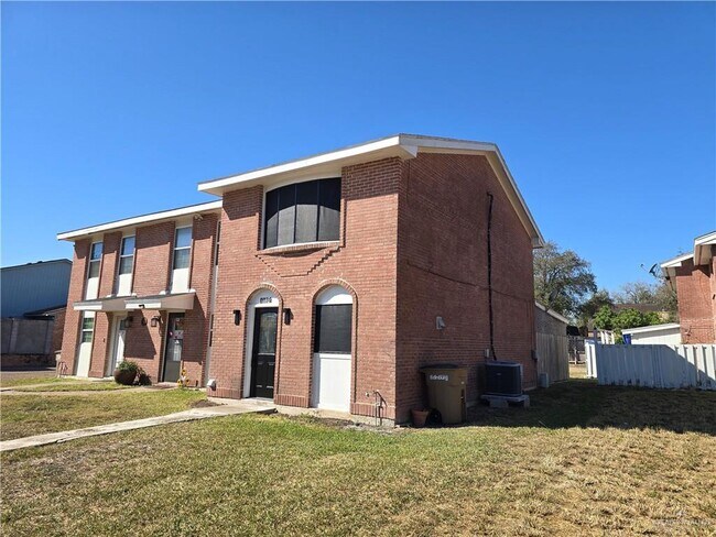 Building Photo - 16 Tori Ln