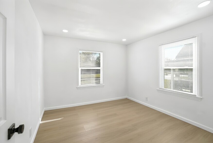 Building Photo - 509 N Rosedale Ave