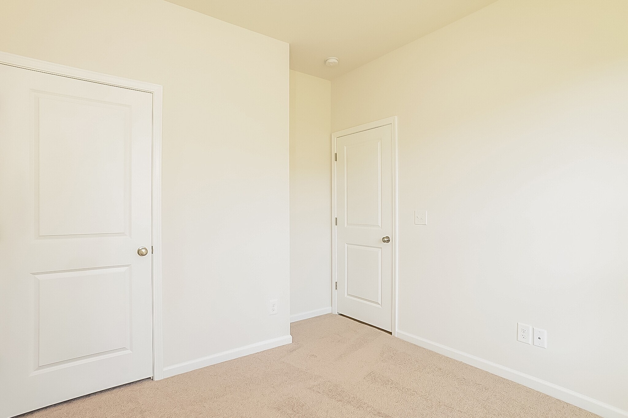 Building Photo - 732 Courtland Dr