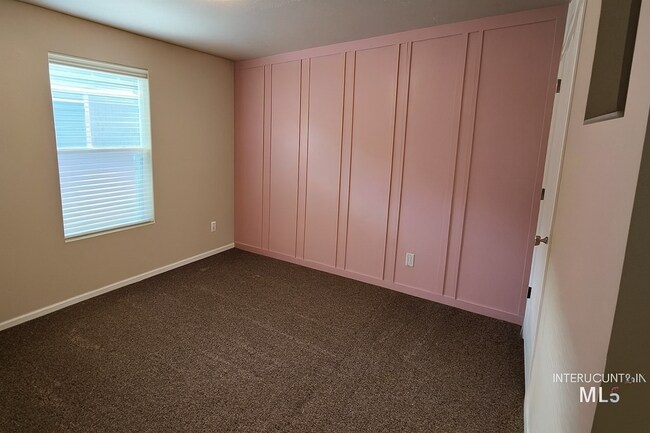 Building Photo - 25 S Shumway Ave