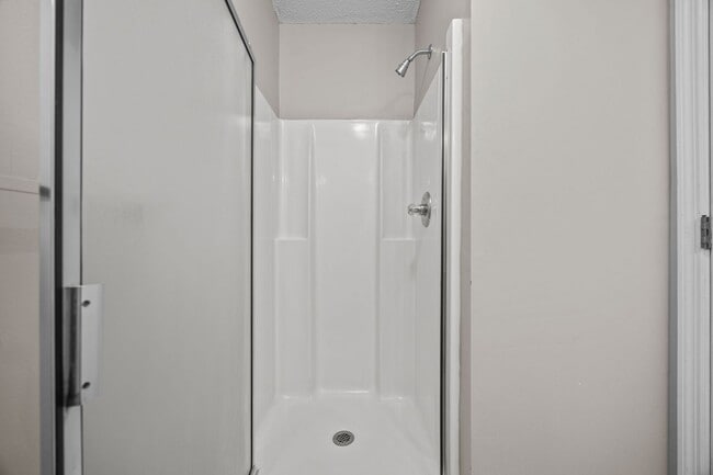 Building Photo - 3 Bedroom Duplex in Lillington