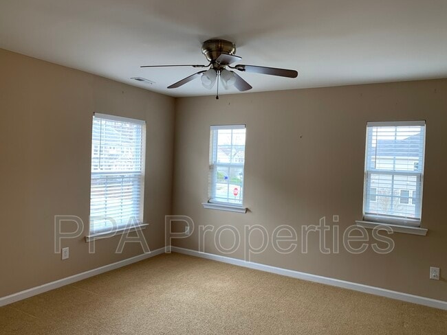 Building Photo - 400 Regulators Way