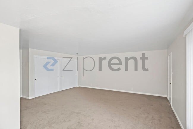 Building Photo - 1883 Robin Ln