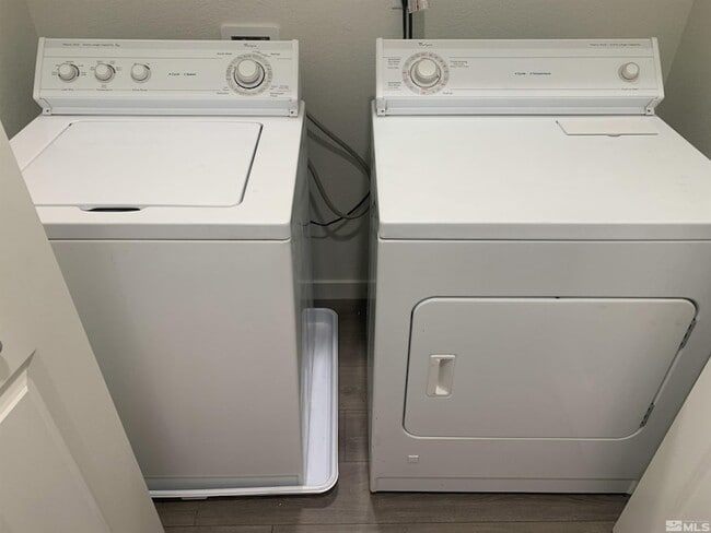 Building Photo - 8839 Wolf Moon Dr