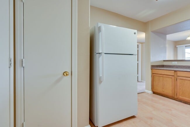 Building Photo - SW!! 2 Bedroom 2 Bath 2nd floor Condo!!! O...