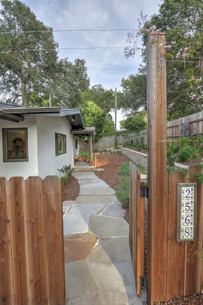 Building Photo - Furnished Mesa Hideaway!