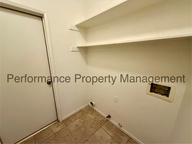 Building Photo - Charming 3 Bed/2 Bath SW Bakersfield Home ...