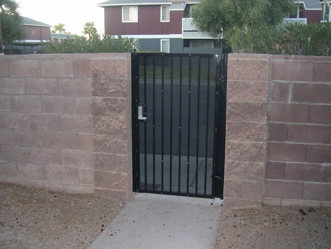 Building Photo - 4310 Caliente St