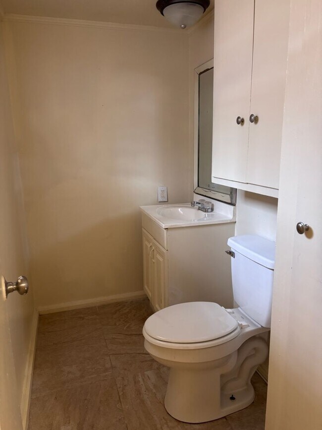 Building Photo - 1139 Wooddell Dr