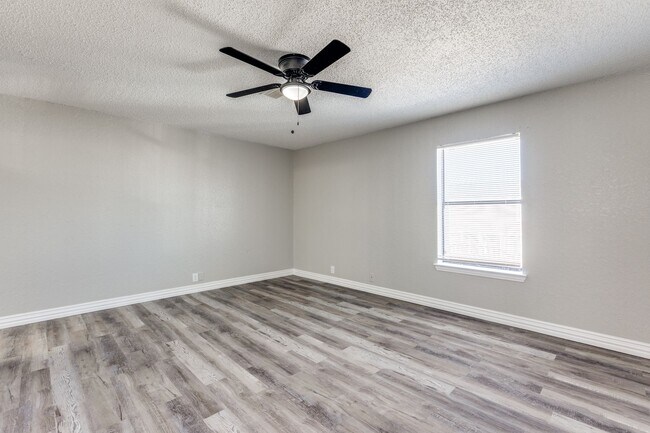 Building Photo - 228-232 Alexandria St Duplex