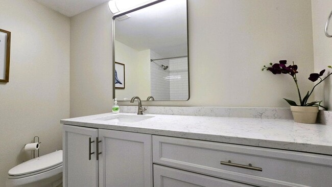 Building Photo - 630 S Sapodilla Ave