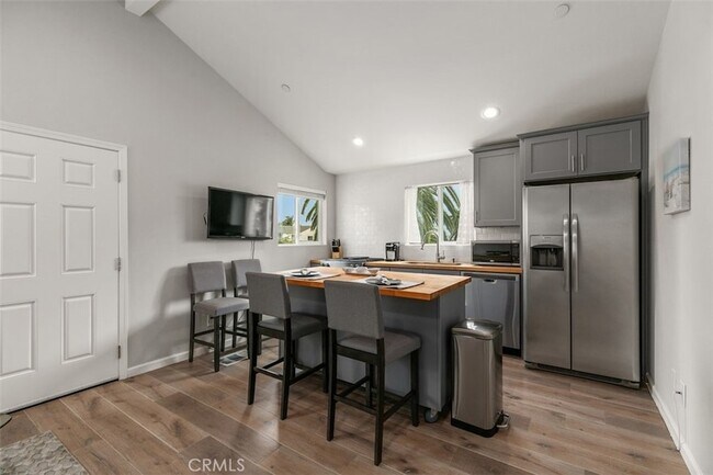 Building Photo - 33895 Alcazar Dr