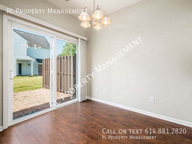 Building Photo - Spacious 3 bedroom 2.5 bathroom condo in W...