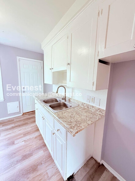 Building Photo - 17137 Ontario St