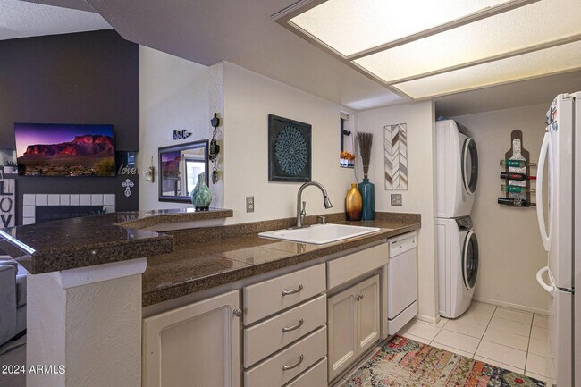 Building Photo - 7950 E Starlight Way