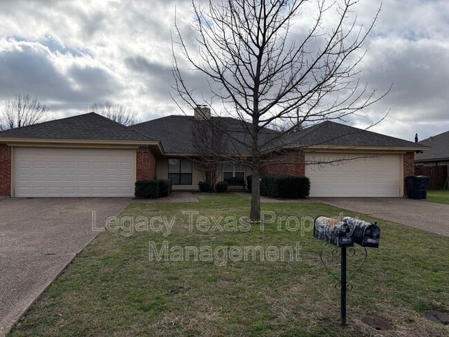 Building Photo - 1208 Lindsey Ln