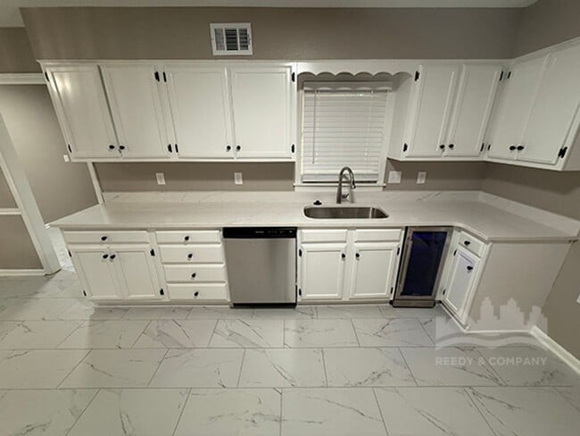 Building Photo - Welcome to your dream home in the heart of...