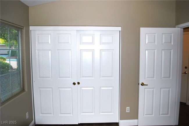 Building Photo - 9955 Burton Lake Ct