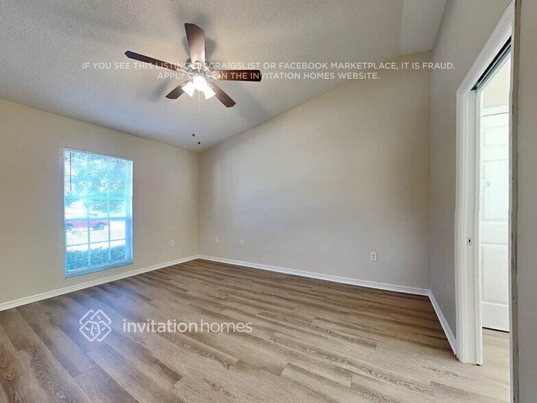 Building Photo - 2655 Green Valley Dr