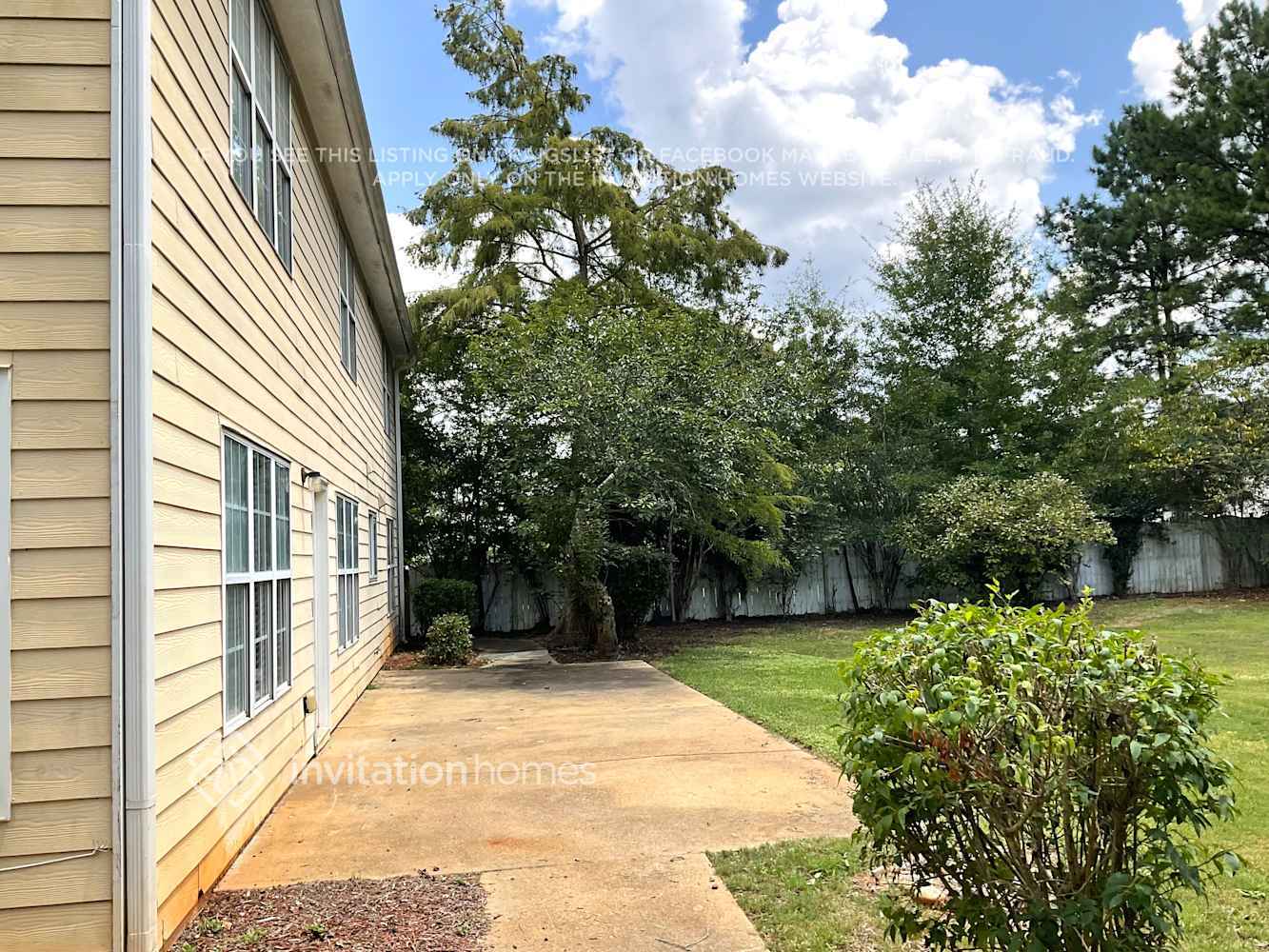 Building Photo - 1418 Fall River Dr