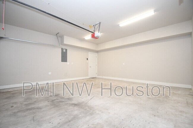 Building Photo - 5904 Gardendale Dr