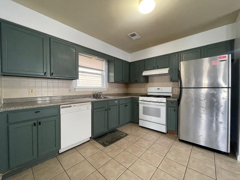 Building Photo - 930 Olive St