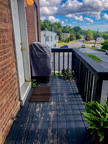 Exterior - 1089 River Rd