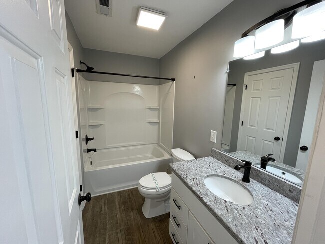 Building Photo - 1331 Middleneck Dr