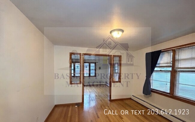 Building Photo - 33 Beacon St