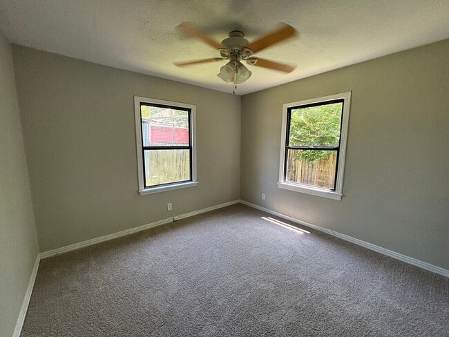 Building Photo - Lovely 3 Bedroom 1 Bathroom Home For Rent