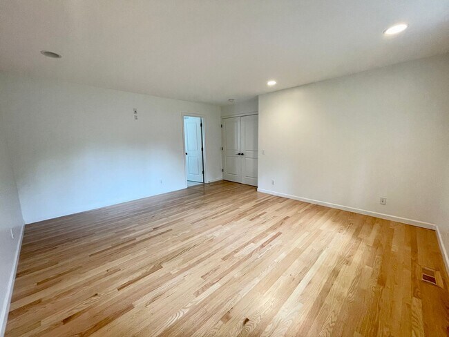 Building Photo - 315 N 155th St